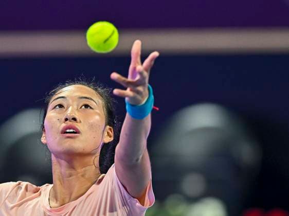 WTA, Tennis Damen Qatar TotalEnergies Open 2023 Zheng Qinwen of China during practice ahead of the WTA Qatar TotalEnergies Open tennis tournament at the Khalifa International Tennis Complex in Doha, Qatar, 12 February 2023 DOHA Qatar  Copyright: xNoushadxThekkayilx originalFilename:varittyakkal-qatartot230212_npRcv.jpg
