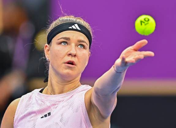 WTA, Tennis Damen Qatar TotalEnergies Open 2023 Karolina Muchova of Czech Republic in action against Martina Trevisan of Italy at the WTA Qatar TotalEnergies Open tennis tournament at the Khalifa International Tennis Complex in Doha, Qatar, 13 February 2023 DOHA Qatar  Copyright: xNoushadxThekkayilx originalFilename:varittyakkal-wtaqatar230213_npq1p.jpg