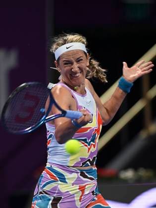 Sport Bilder des Tages (230214) -- DOHA, Feb. 14, 2023 -- Victoria Azarenka of Belarus hits a return during the singles round of 32 match against Ipek Oz of Turkey at WTA500 Qatar Open 2023 in Doha, Qatar, Feb. 13, 2023. (Photo by Xinhua) (SP)QATAR-DOHA-TENNIS WTA, Tennis Damen 500-DAY 1 Nikku 