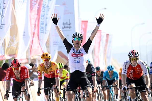 Sport Themen der Woche KW07 YITTI HILLS, OMAN - FEBRUARY 14 : Ulissi Diego (ITA) of UAE Team Emirates wins, Zingle Axel (FRA) of Cofidis, Schelling Ide (NED) of BORA hansgrohe during stage 4 of the 12th edition of the 2023 Tour of Oman UCI ProSeries cycling race, a stage of 205 kms with start in Izki and finish in Yitti Hills on February 14, 2023 in Yitti Hills, Oman, 14 02 2023 ( Motordriver Guy De Vuyst - Tour Of Oman 2023 - 14 02 2023 PhotoNews Panoramic 