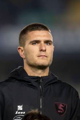 Lorenzo Pirola (Salernitana) during the Italian Serie A match between Hellas Verona 1-0 Salernitana at Marcantonio Bentegodi Stadium on February 13, 2023 in Verona, Italy. Noxthirdxpartyxsales  (210725140)