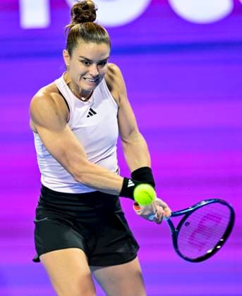 WTA, Tennis Damen Qatar TotalEnergies Open 2023 Maria Sakkari of Greece is in action against Qinwen Zheng of China at the WTA Qatar TotalEnergies Open tennis tournament at the Khalifa International Tennis Complex in Doha, Qatar on February 14, 2023. DOHA Qatar  Copyright: xNoushadxThekkayilx originalFilename:varittyakkal-wtaqatar230213_npqjr.jpg