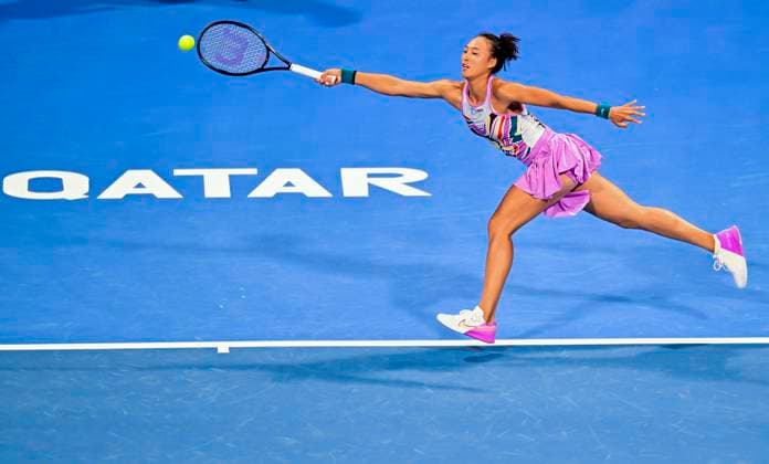 WTA, Tennis Damen Qatar TotalEnergies Open 2023 Qinwen Zheng of China is in action against Maria Sakkari of Greece at the WTA Qatar TotalEnergies Open tennis tournament at the Khalifa International Tennis Complex in Doha, Qatar on February 14, 2023. DOHA Qatar  Copyright: xNoushadxThekkayilx originalFilename:varittyakkal-wtaqatar230214_npkdt.jpg