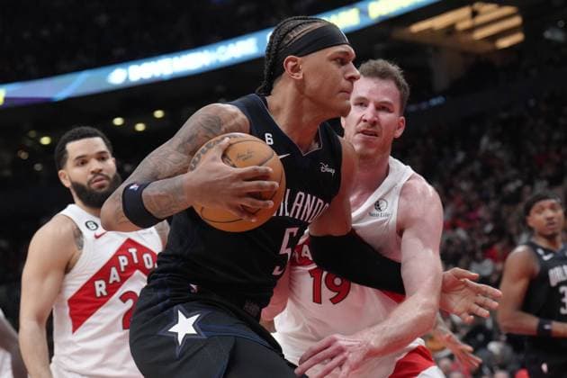 February 14, 2023, Toronto, ON, CAN: Orlando Magic s Paolo Banchero drives past Toronto Raptors Jacob Poeltl during second half NBA, Basketball Herren, USA basketball action in Toronto on Tuesday, February 14, 2023. Paolo Banchero; Jacob Poeltl  - ZUMAc35_ 20230214_zaf_c35_161 Copyright: xChrisxYoungx