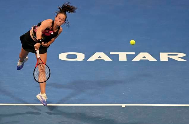 (230215) -- DOHA, Feb. 15, 2023 -- Daria Kasatkina of Russia serves during the singles round of 32 match against Rebecca Marino of Canada at WTA500 Qatar Open 2023 in Doha, Qatar, Feb. 14, 2023. (Photo by Xinhua) (SP)QATAR-DOHA-TENNIS WTA, Tennis Damen 500-DAY 2 Nikku 
