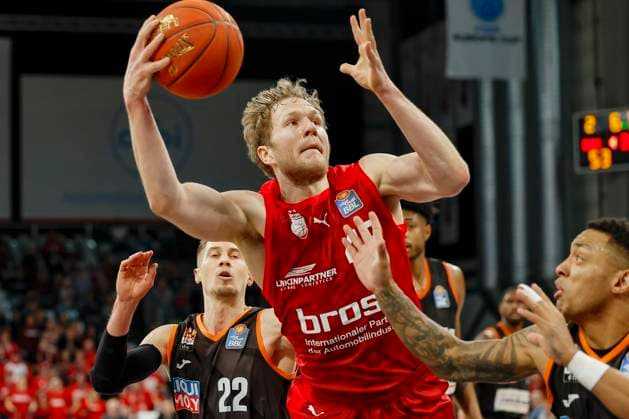 Mitte Christian Sengfelder (Brose Bamberg, 43) Brose Bamberg - ratiopharm Ulm - easyCredit-BBL - Basketball Bundesliga Saison 2022 23 21. Spieltag, 14.02.2023, Bamberg, Brose Arena Foto: Daniel Löb Loeb Copyright: DanielxLöb