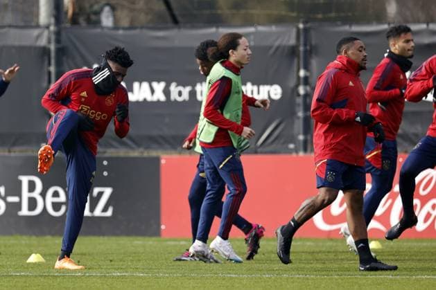 AMSTERDAM - (l-r) Mohammed Kudus, Kian Fitz-Jim, Steven Bergwijn during a training session ahead of the UEFA Europa League play-off match between Ajax Amsterdam and FC Union Berlin at Sportpark de Toekomst on February 15, 2023 in Amsterdam, Netherlands. ANP MAURICE VAN STONE UEFA Europa League Play-off MD-1 2022 2023 xVIxANPxSportx xxANPxIVx 462843691 originalFilename: 462843691.jpg
