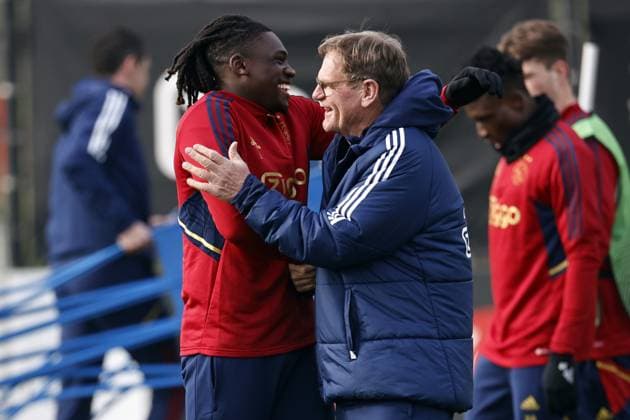 AMSTERDAM - (lr) Calvin Bassey, Ajax assistant coach Dwight Lodeweges during a training session prior to the UEFA Europa League play-off match between Ajax Amsterdam and FC Union Berlin at sportpark de Toekomst on February 15, 2023 in Amsterdam, Netherlands. ANP MAURICE VAN STONE UEFA Europa League Play-off MD-1 2022 2023 xVIxANPxSportx xxANPxIVx 462843963 originalFilename: 462843963.jpg
