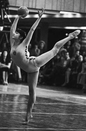 September 1-3, 1975. Moscow, USSR. Soviet gymnast Galima Shugurova performs with a ball during the Rhythmic gymnastics, Rhythmische Sportgymnastik, RSG International Tournament. The exact date of the photograph is unknown. Vyacheslav Un Da-Sin, Alexander Yakovlev TASS  18757102