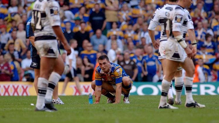 Bradford Bulls v Leeds Rhinos Picture by Ben Duffy SWpix.com - 26 04 2003 - Rugby League - Powergen Challenge Cup Final - Bradford Bulls v Leeds Rhinos - Millennium Stadium, Cardiff, Wales - Leeds s captain, Kevin Sinfield is left on his knees after defeat to Hull in the challenge cup final Cardiff Wales Copyright: x xSWpix.comx(t axPhotographyxHubxLtd)xBenxDuffy SWpix.comx