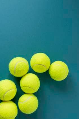 top view new tennis balls with copy space top view new tennis balls with copy space (License=RF) 18796539 Copyright: xZoonar.com OleksandrxLatkunx 18796539