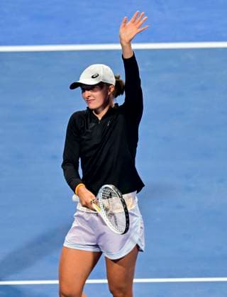 WTA, Tennis Damen Qatar TotalEnergies Open 2023 Iga Swiatek of Poland greets fans after winning the round of 16 match against Danielle Collins of United States at the WTA Qatar TotalEnergies Open tennis tournament at the Khalifa International Tennis Complex in Doha, Qatar, 15 February 2023 DOHA Qatar  Copyright: xNoushadxThekkayilx originalFilename:varittyakkal-wtaqatar230215_npVOa.jpg