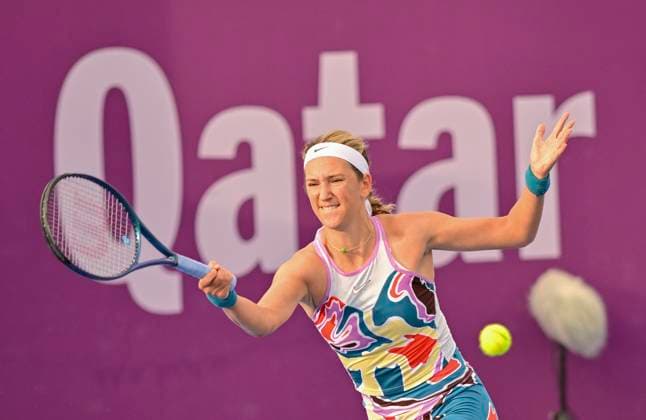 (230216) -- DOHA, Feb. 16, 2023 -- Victoria Azarenka of Belarus hits a return during the singles round of 16 match against Belinda Bencic of Switzerland at WTA500 Qatar Open 2023 in Doha, Qatar, Feb. 15, 2023. (Photo by Xinhua) (SP)QATAR-DOHA-TENNIS WTA, Tennis Damen 500 Nikku 