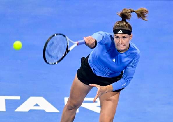 WTA, Tennis Damen Qatar TotalEnergies Open 2023 Karolina Muchova of Czech Republic in action during round of 16 match against Caroline Garcia of France at the WTA Qatar TotalEnergies Open tennis tournament at the Khalifa International Tennis Complex in Doha, Qatar, 15 February 2023 DOHA Qatar  Copyright: xNoushadxThekkayilx originalFilename:varittyakkal-wtaqatar230215_npcQN.jpg