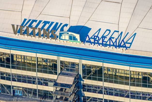 Luftbild, Schatten-Schriftzug Veltins-Arena am Bundesligastadion des FC Schalke 04, Erle, Gelsenkirchen, Ruhrgebiet, Nordrhein-Westfalen, Deutschland !ACHTUNGxMINDESTHONORARx60xEURO!