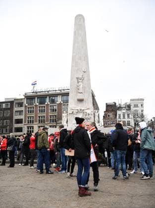 Fussball, Herren, Saison 2022 2023, Europa League (Play-Offs zum Achtelfinale, Hinspiel), Ajax Amsterdam - 1. FC Union Berlin, im Bild: Fans von Union am Spieltag in Amsterdam am Dam Square, 16.02. 2023, Copyright: xMatthiasxKochx
