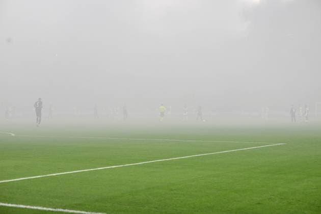 Fussball, Herren, Saison 2022 2023, Europa League (Play-Offs zum Achtelfinale, Hinspiel), Ajax Amsterdam - 1. FC Union Berlin, Dichter Nebel aufgrund von Pyrotechnik, Bengalos , 16.02. 2023, Copyright: xMatthiasxKochx