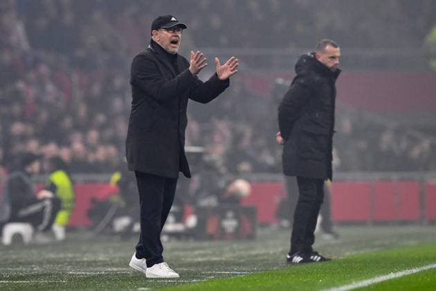 Fussball, Herren, Saison 2022 2023, Europa League (Play-Offs zum Achtelfinale, Hinspiel), Ajax Amsterdam - 1. FC Union Berlin, Trainer Urs Fischer (1. FC Union Berlin) gestikuliert , 16.02. 2023, Copyright: xMatthiasxKochx
