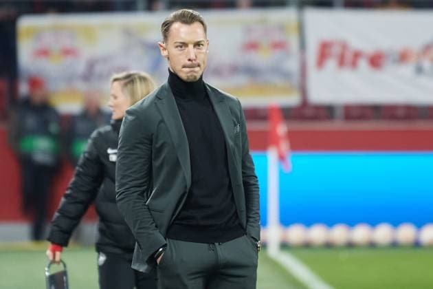 Salzburg, Österreich 16. Februar 2023: Europa League - 2022 2023 - RB Salzburg vs. AS Roma Im Bild: Trainer Matthias Jaissle (FC Salzburg), nachdenklich auf dem Spielfeld. Stadion Salzburg Copyright: xFotostandx xWassmuthx