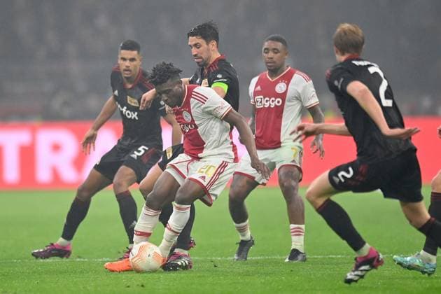 AMSTERDAM, 16-02-2023 , JohanCruyff Arena, season 2022 2023 , Europa League match between Ajax and Union Berlin, Ajax player Mohammed Kudus with Union Berlin player Rani Khedira during the match Ajax - Union Berlin Ajax - Union Berlin  x19917532x Copyright: