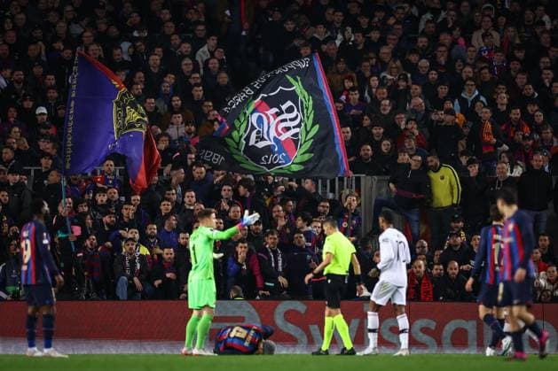 Mandatory Credit: Photo by Simon Dael Shutterstock (13765759ae) Barcelona fans look on as b4 goes down injured Barcelona v Manchester United, ManU UEFA Europa League, Play-Off Round, First Leg, Football, Camp Nou, Barcelona, Spain - 16 Feb 2023 EDITORIAL USE ONLY No use with unauthorised audio, video, data, fixture lists, club league logos or live services. Online in-match use limited to 120 images, no video emulation. No use in betting, games or single club league player publications. Barcelona v Manchester United, UEFA Europa League, Play-Off Round, First Leg, Football, Camp Nou, Barcelona, Spain - 16 Feb 2023 EDITORIAL USE ONLY No use with unauthorised audio, video, data, fixture lists, club league logos or live services. Online in-match use limited to 120 images, no video emulation. No use in betting, games or single club league player publications.  Copyright: xSimonxDael Shutterstockx 13765759ae