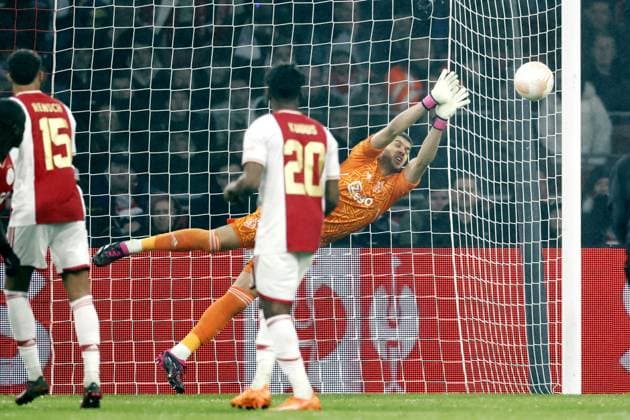 AMSTERDAM - Ajax goalkeeper Geronimo Rulli during the UEFA Europa league play-off match between Ajax Amsterdam and FC Union Berlin at the Johan Cruijff ArenA on February 16, 2023 in Amsterdam, Netherlands. ANP MAURICE VAN STONE AFC Ajax Amsterdam v 1. FC Union Berlin: Knockout Round Play-Off Leg One - UEFA Europa League 2022 2023 xVIxANPxSportx xxANPxIVx 462936265 originalFilename: 462936265.jpg
