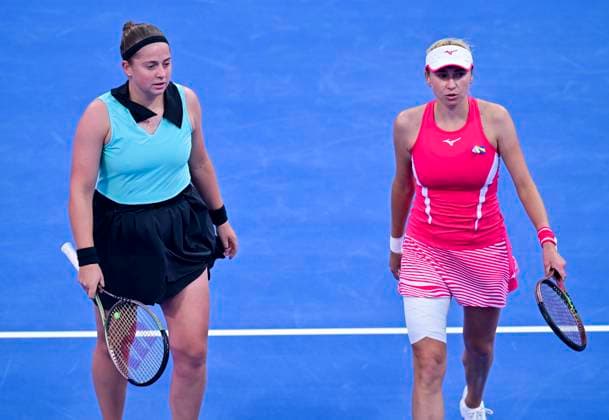 WTA, Tennis Damen Qatar TotalEnergies Open 2023 Lyudmyla Kichenok (R) of Ukraine and Jelena Ostapenko (L) of Latvia compete against Zhaoxuan Yang of China and Vera Zvonareva of Russia during their women s doubles Semifinal match at the WTA Qatar TotalEnergies Open tennis tournament at the Khalifa International Tennis Complex in Doha, Qatar, 16 February 2023 DOHA Qatar  Copyright: xNoushadxThekkayilx originalFilename:varittyakkal-wtaqatar230216_npjCm.jpg