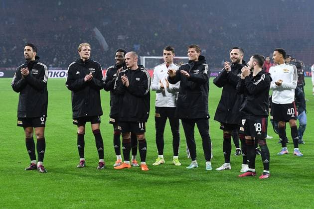 Fußball Europa League K.-o.-Runde-Play-off Ajax Amsterdam - 1. FC Union Berlin am 16.02.2023 in der Johan Cruijff ArenA in Amsterdam Berliner Spieler feiern mit ihren Fans