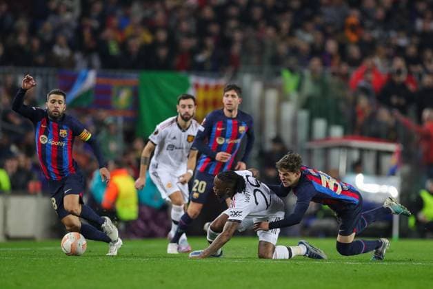 Barcelona v Manchester United, ManU Europa League 16 02 2023. Manchester United defender Aaron Wan-Bissaka (29) tackled Gavi Barcelona defender Jordi Alba (18) during the Europa League match between Barcelona and Manchester United at Camp Nou, Barcelona, Spain on 16 February 2023. Barcelona Camp Nou Barcelona Spain Editorial use only DataCo restrictions apply See www.football-dataco.com , Copyright: xPhilxDuncanx PSI-16922-0050