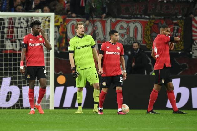 v.li., Edmond Tapsoba (Bayer 04 Leverkusen), Torwart Lukas Hradecky (Bayer 04 Leverkusen), Exequiel Palacios (Bayer 04 Leverkusen), Jonathan Tah (Bayer 04 Leverkusen) nach dem 0:1 16.02.2023, Fussball Europa League, Saison 2022 23, K.o. Runden Play off, Bayer 04 Leverkusen - AS Monaco Leverkusen BayArena Nordrhein Westfalen Deutschland