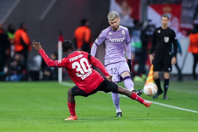 16.02.2023, Fussball, Saison 2022 2023, UEFA Europa League, UEL, Play-Off, Hinspiel, Bayer 04 Leverusen - AS Monaco, v. l. Jeremie Frimpong (Bayer 04 Leverkusen), Caio Henrique (AS Monaco), xRHR-FOTO DEx Copyright: DennisxEwert RHR-FOTOx RHR-FOTO DE