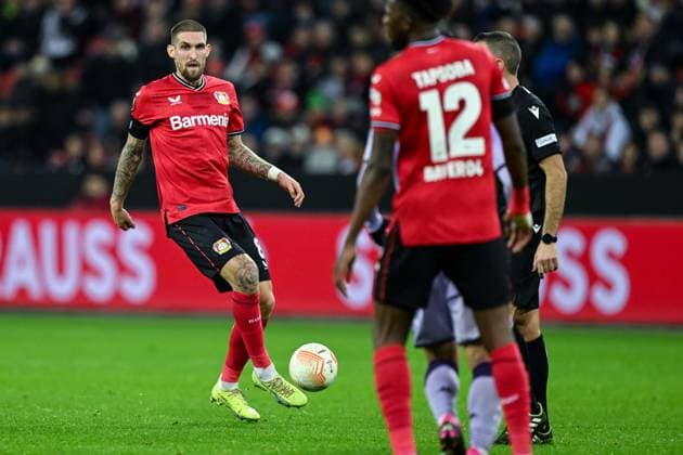 GER, Europa League, Bayer Leverkusen vs. AS Monaco 16.02.2023, BayArena , Leverkusen , GER, Europa League, Bayer Leverkusen vs. AS Monaco im Bild picture shows Robert Andrich (Bayer Leverkusen 8) läuft mit dem Ball am Fuß.