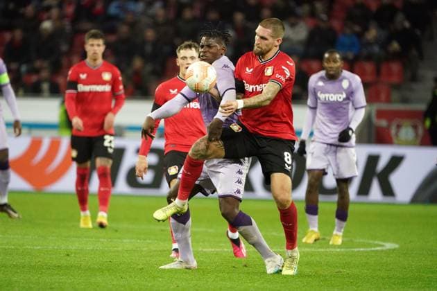 Fussball,UEFA Europa League 2022 2023, Bayer 04 Leverkusen - AS Monaco 16.02.2023, Bayarena Leverkusen, Breel Embolo, AS Monaco, Robert Andrich Bayer 04 Leverkusen