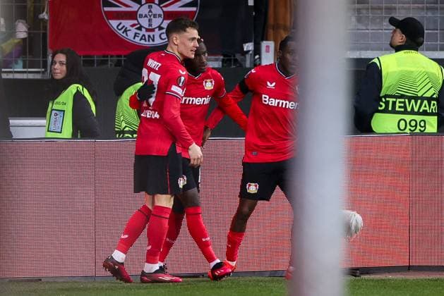 16.02.2023, Fussball, Saison 2022 2023, UEFA Europa League, UEL, Play-Off, Hinspiel, Bayer 04 Leverusen - AS Monaco, v. l. Florian Wirtz (Bayer 04 Leverkusen), Moussa Diaby (Bayer 04 Leverkusen), Jeremie Frimpong (Bayer 04 Leverkusen) bejubeln das Tor zum 1:1, xRHR-FOTO DEx Copyright: DennisxEwert RHR-FOTOx RHR-FOTO DE