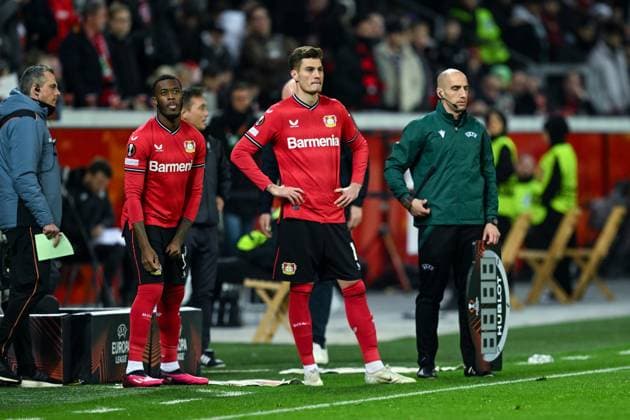 GER, Europa League, Bayer Leverkusen vs. AS Monaco 16.02.2023, BayArena , Leverkusen , GER, Europa League, Bayer Leverkusen vs. AS Monaco im Bild picture shows Patrick Schick (Bayer Leverkusen 14) (r) und Callum Hudson-Odoi (Bayer Leverkusen 17) werden eingewechselt.