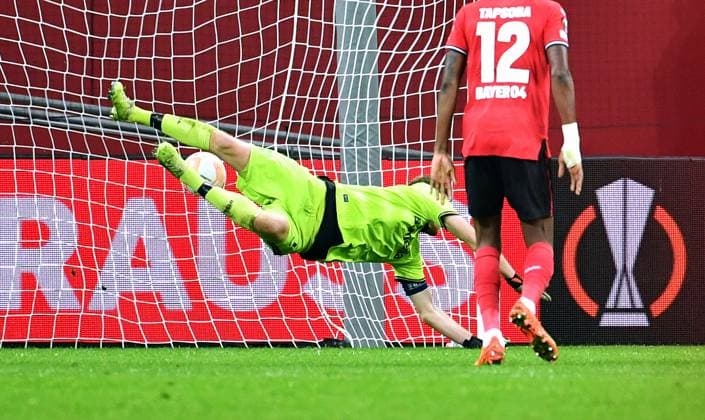 Fussball, Deutschland, Herren, Europa League, Saison 2022 2023, BayArena Leverkusen, Bayer Leverkusen - AS Monaco 2:3; Lukas Hradecky (LEV) chancenlos beim Tor zum 2:3 von Axel Disasi (ASM). UEFA REGULATIONS PROHIBIT ANY USE OF PHOTOGRAPHS AS IMAGE SEQUENCES AND OR QUASI-VIDEO