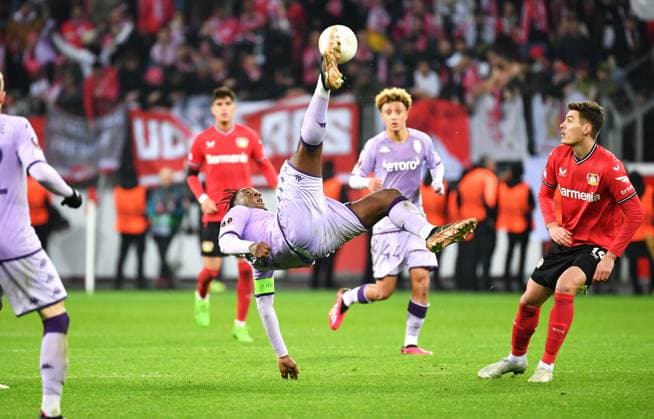 Fussball, Deutschland, Herren, Europa League, Saison 2022 2023, BayArena Leverkusen, Bayer Leverkusen - AS Monaco 2:3; Axel Disasi (ASM). Aktion UEFA REGULATIONS PROHIBIT ANY USE OF PHOTOGRAPHS AS IMAGE SEQUENCES AND OR QUASI-VIDEO