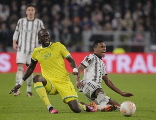 February 16, 2023, Turin, Italy: Moussa Sissoko of Fc Nantes and Alex Sandro of Juventus during the Uefa Europa League, football match between Juventus Fc and Fc Nantes on 16 February 2023 at Allianz Stadium, Turin, Italy. Photo Ndrerim Kaceli. football Europa League match - Juventus FC vs FC Nantes, Turin, Italy  - ZUMAl164 20230216_zsa_l164_245 Copyright: xNderimxKacelix
