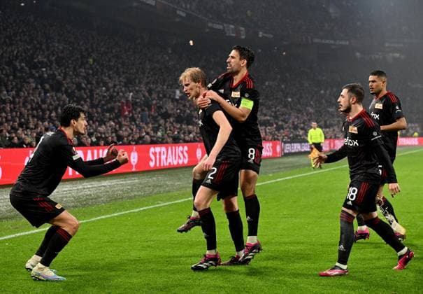 Fussball, Herren, Saison 2022 2023, Europa League (Play-Offs zum Achtelfinale, Hinspiel), Ajax Amsterdam - 1. FC Union Berlin (0:0), v. l. Diogo Leite (1. FC Union Berlin), Morten Thorsby (1. FC Union Berlin), Rani Khedira (1. FC Union Berlin), Josip Juranovic (1. FC Union Berlin), Danilho Doekhi (1. FC Union), Jubel nach dem vermeintlichen Tor zum 1:0, Treffer wird aber wegen Handspiels aberkannt, 16.02. 2023, Copyright: xMatthiasxKochx