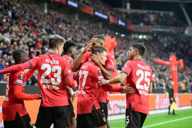 Jubel LEV um Moussa DIABY (LEV) nach seinem Tor zum 1:1, v.l. Moussa DIABY (LEV), Adam HLOZEK (LEV), Jonathan TAH (LEV), Florian WIRTZ (LEV), Exequiel PALACIOS (LEV) Fussball Europa League, K.-o. Runde - Play-off Hinspiel, Bayer 04 Leverkusen (LEV) - AS Monaco, am 16.02.2023 in Leverkusen Deutschland. UEFA regulations prohibit any use of photographs as image sequences and or quasi-video Â