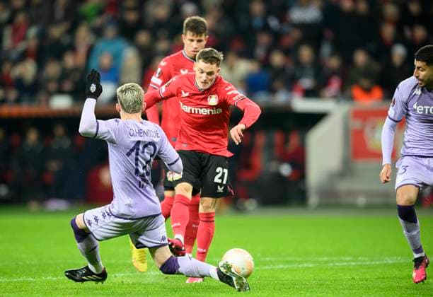 Florian WIRTZ (LEV) schiesst das Tor zum 2:1, Aktion, l. Henrique CAIO (Monaco), Fussball Europa League, K.-o. Runde - Play-off Hinspiel, Bayer 04 Leverkusen (LEV) - AS Monaco, am 16.02.2023 in Leverkusen Deutschland. UEFA regulations prohibit any use of photographs as image sequences and or quasi-video Â