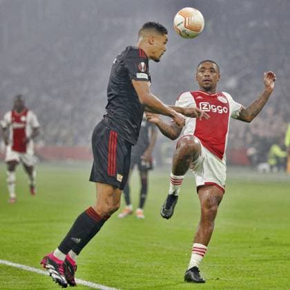 AMSTERDAM, 16-02-2023 , JohanCruyff Arena, season 2022 2023 , Europa League match between Ajax and Union Berlin 0-0. Ajax player Steven Bergwijn and Union Berlin player Danilho Doekhi Ajax - Union Berlin  x19923216x Copyright: