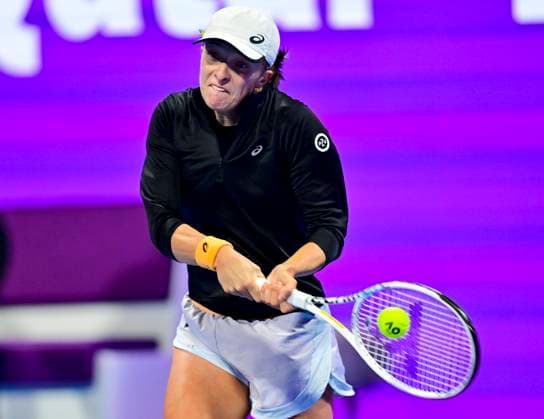 WTA, Tennis Damen Qatar TotalEnergies Open 2023 lga Swiatek of Poland in action during Semifinal match against Veronika Kudermetova of Russia at the WTA Qatar TotalEnergies Open tennis tournament at the Khalifa International Tennis Complex in Doha, Qatar, 17 February 2023 DOHA Qatar  Copyright: xNoushadxThekkayilx originalFilename:varittyakkal-wtaqatar230213_npSKr.jpg