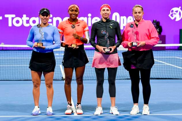 WTA, Tennis Damen Qatar TotalEnergies Open 2023 Coco Gauff (R) and Jessica Pegula (2-R) of United States pose with their trophy after winning the doubles final match against runner-up winners Lyudmyla Kichenok (2-L) of Ukraine and Jelena Ostapenko (L) of Latviaat the WTA Qatar TotalEnergies Open tennis tournament at the Khalifa International Tennis Complex in Doha, Qatar, 17 February 2023 DOHA Qatar  Copyright: xNoushadxThekkayilx originalFilename:varittyakkal-wtaqatar230217_npYlZ.jpg