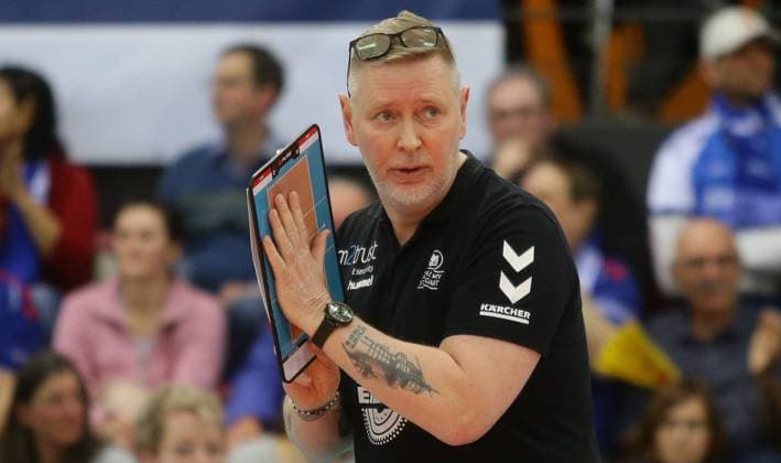 Stuttgart , Bundesliga Volleyball , Allianz MTV Stuttgart vs. SC Potsdam , Tore Aleksandersen ( Trainer Stuttgart )