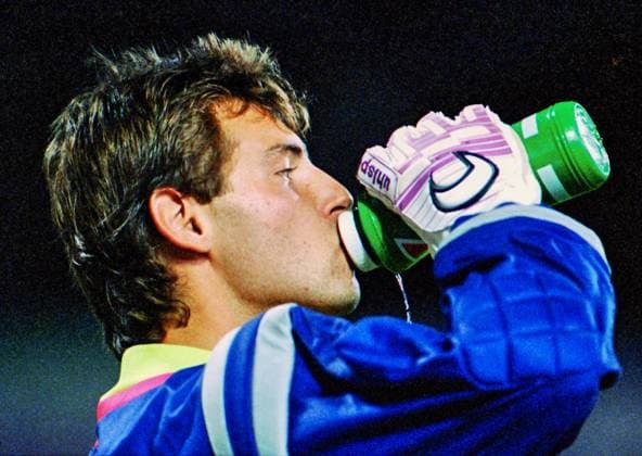 RECORD DATE NOT STATED Aus DFB Pokal Achtelfinale Saison 1991 92 Hannover 96 - Bayer 05 Uerdingen 1:0 am 14.09.1991. Im Foto: Bayer 05 Torwart Bernd Dreher *** From DFB Cup round of 16 season 1991 92 Hannover 96 Bayer 05 Uerdingen 1 0 on 14 09 1991 In photo Bayer 05 keeper Bernd Dreher