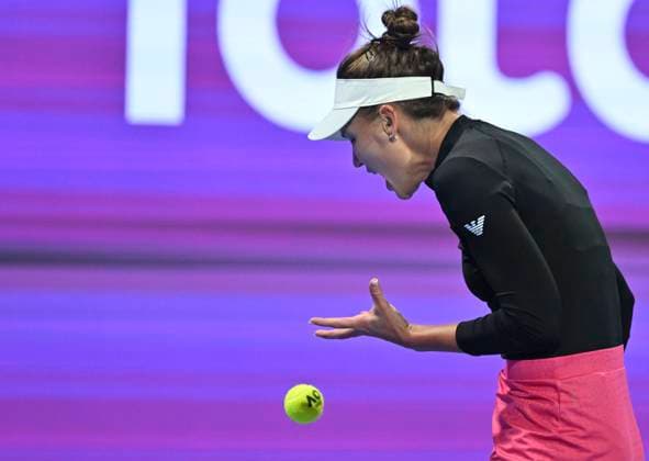 (230218) -- DOHA, Feb. 18, 2023 -- Veronika Kudermetova of Russia reacts during the singles semifinals match against Iga Swiatek of Poland at WTA500 Qatar Open 2023 in Doha, Qatar, Feb. 17, 2023. (Photo by Xinhua) (SP)QATAR-DOHA-TENNIS WTA, Tennis Damen 500 Nikku 