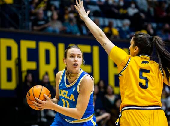 February 17 2023 Berkeley, CA U.S.A. UCLA forward Emily Bessoir (11)looks to pass the ball during the NCAA, College League, USA Women s Basketball game between UCLA Bruins and the California Golden Bears. UCLA beat California 67-54 at Haas Pavilion Berkeley Calif. CSM Berkeley USA - ZUMAc04_ 20230217_zaf_c04_131 Copyright: xThurmanxJamesx