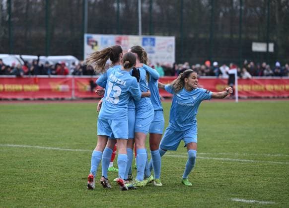 Fussball, Frauen, Regionalliga Nordost, Saison 2022 2023 (14. Spieltag), 1. FC Union Berlin - FC Viktoria 89, Viktoria-Jubel nach Tor zum 0:1, rechts Aylin Yaren. 18.02. 2023, Copyright: xMatthiasxKochx