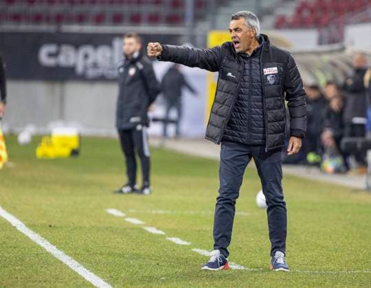 SOCCER - BL, A.Klagenfurt vs WAC KLAGENFURT,AUSTRIA,18.FEB.23 - SOCCER - ADMIRAL Bundesliga, SK Austria Klagenfurt vs Wolfsberger AC. Image shows head coach Robin Dutt (WAC).  GEPAxpictures xWolfgangxJannach